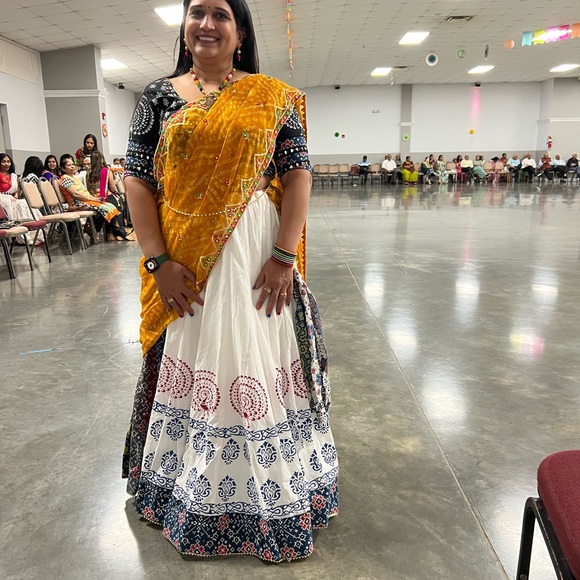 Choli - Picture 2 of 14